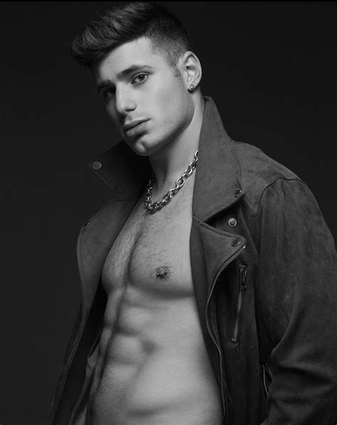 thumbs.pro : elnerdo19:Beautiful Alex Grant ️🧡💛💚💙💜💖