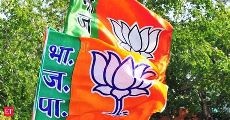 BJP recites 'Hanuman Chalisa' at polling booths in Ratlam - The ...