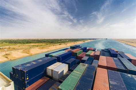 Der Weg ist frei: Riesiges Container-Schiff im Suezkanal wieder flott ...