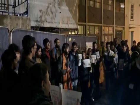 London: British Hindus protest outside Oxford Union over debate on ...