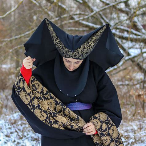 Horned Hennin - Patterned Medieval Headwear - 15th Century Headpiece ...