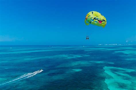 Cancun Parasail Open Schedule in Cancún | Pelago