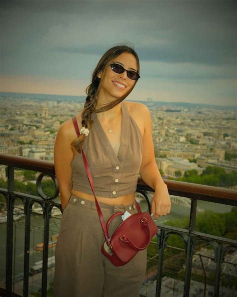 LovelyLo: Everything About Rising of a Gaming Icon and Social Media Star - Habit Advisors