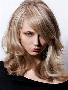 Hairstyles For Big Noses by Great Hairstyles To Hide A Big Nose Hairstyles For Big Noses