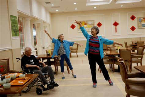 Older People 的图像结果