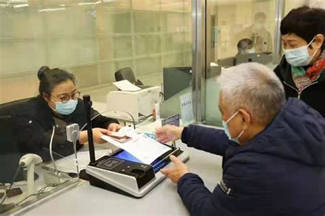 方便老年人办理出入境证件，国家移民管理局推新举措，上海11项细化措施看这里_时政_新民网