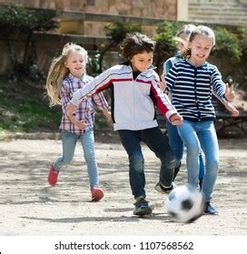 Play Football 的图像结果