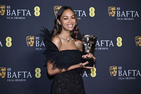 Zoe Saldaña's mint-green robe slip has fans zooming in, sparks viral reaction