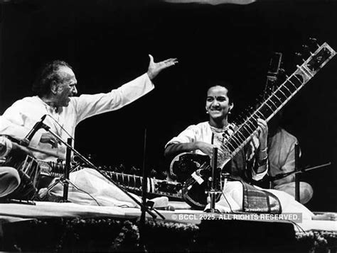 Birth Anniversary: Rare pictures of Sitar maestro Pandit Ravi Shankar ...