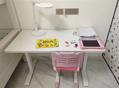 Desktop Adjustable Computer Table 的图像结果