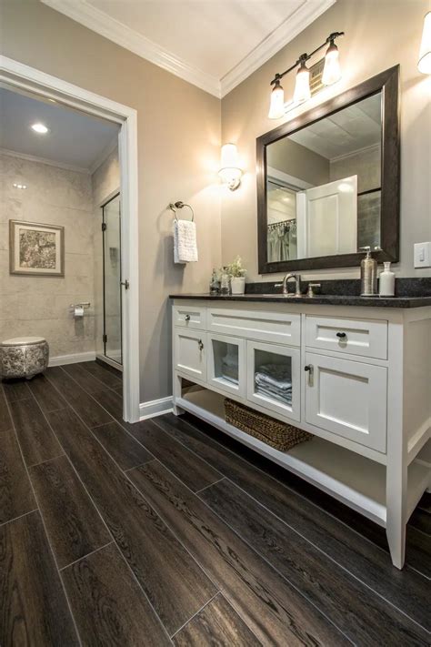 19+ Stylish Vinyl Plank Flooring Ideas for Bathrooms