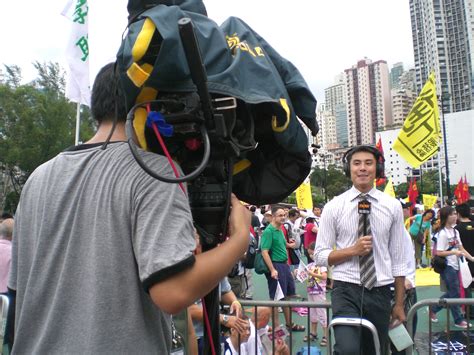 File:HK Victoria Park Now TV News Reporter 2007.JPG - Wikimedia Commons