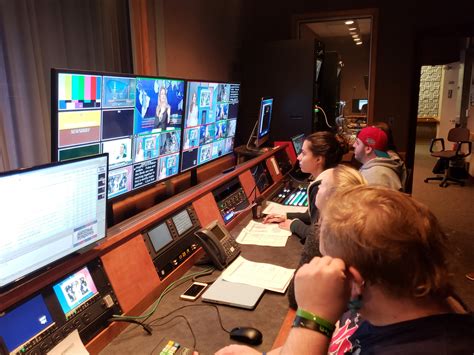 Local Newscast 的图像结果