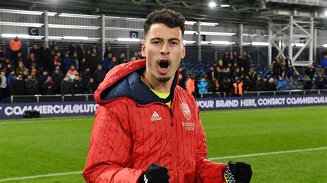 WATCH: Gabriel Martinelli celebrates Arsenal's late win at Luton in the ...
