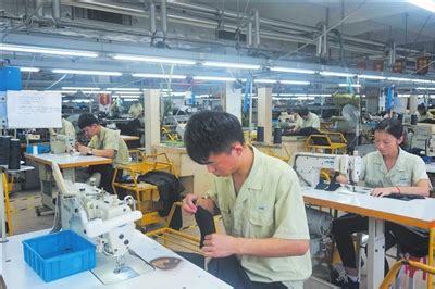 服装企业加班加点迎市场旺季 - 龙湾新闻网