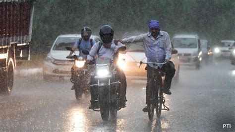 MP Rain Alert: दशहरे पर कुछ जिलों में हो सकती है बारिश! जानें ऐसा रहेगा ...