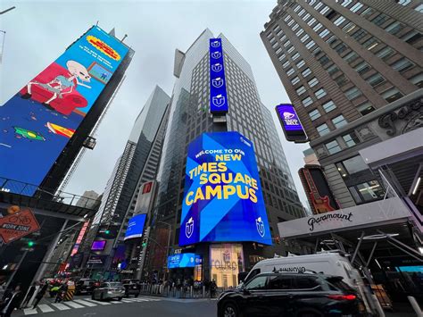 News | Times Square Tower Offers Lessons in Filling New York Office ...