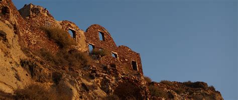 Download wallpaper 2560x1080 wall, ruins, bricks, cliff dual wide 1080p ...