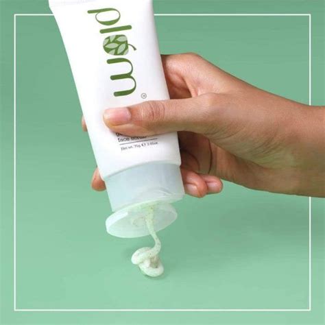 The best scrubs for oily skin to get a clear and glowing look