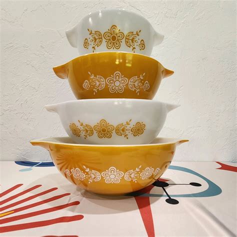 Pyrex Gold Butterfly Cinderella Bowl Set – Mack's Midcentury