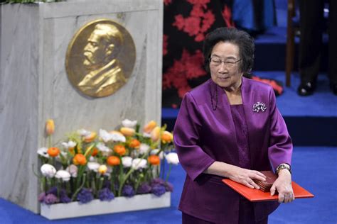 屠呦呦获诺贝尔奖曾受质疑，捐出奖金再攻坚，她的动力从不是荣誉 - 知乎