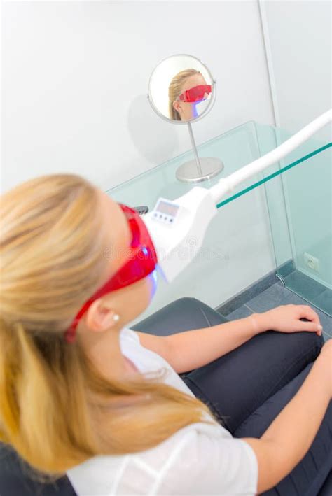 Woman Use Machine 的图像结果