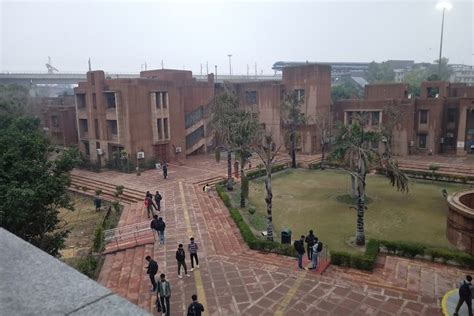 Dr. Bhim Rao Ambedkar College New Delhi Campus: Photos, Virtual Tour