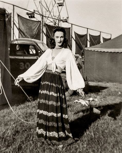 Sébastien Lifshitz dévoile son incroyable collection de photos de travestis