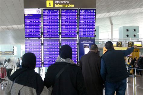 Un dron es cola a l'aeroport del Prat i obliga a cancel·lar tots els ...