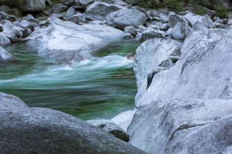 Naked Girl Hiding In These Pictures