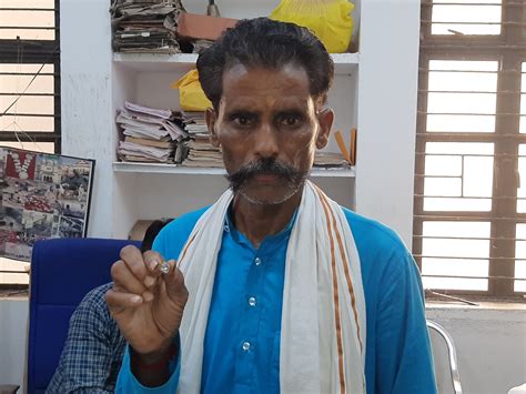 रातों-रात पलट गई मज़दूर की किस्मत, खोज निकाला 11.88 कैरट का हीरा, कीमत ...