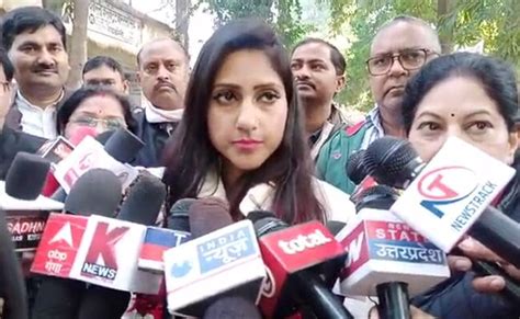 "पाखंडी": भाजपा नेता ने पति के टिकट से इनकार के बाद प्रियंका गांधी पर ...
