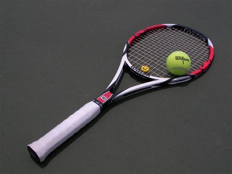 Bestand:Tennis racket and ball.JPG - Wikipedia
