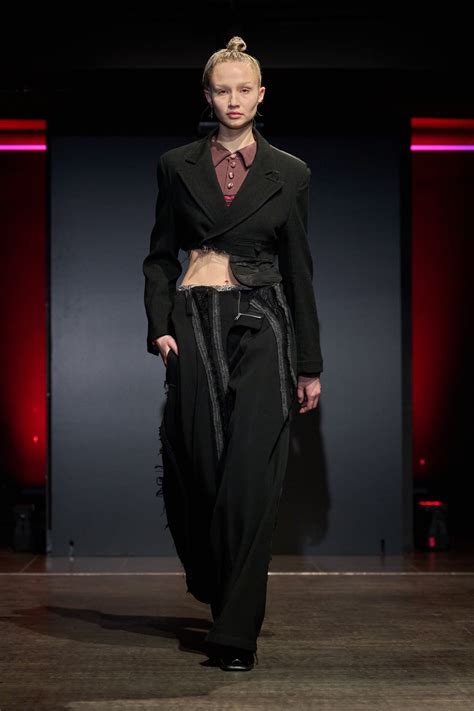 Pronounce m F25 020 - L'Officiel Hommes Thailand