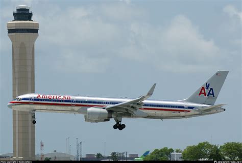 N625AA American Airlines Boeing 757-223 Photo by Wade DeNero | ID ...