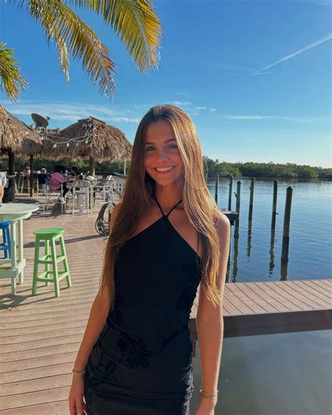 Ginger Burlew | let’s hear a little commotion for the dress👏🏼 @motelrocks | Instagram