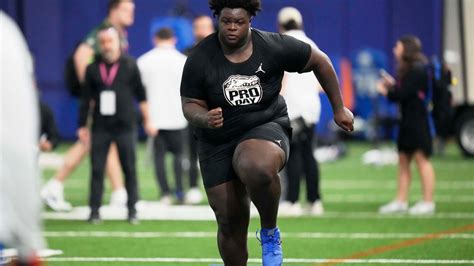 At 464 pounds, Florida defensive tackle Desmond Watson gets NFL shot ...