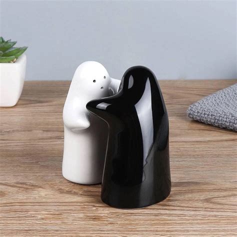 Get U and Me Salt and Pepper Shakers Online