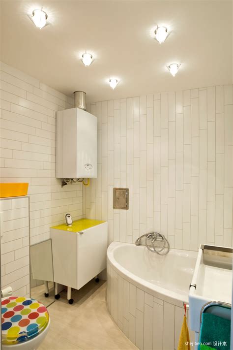 现代风格简装家居主卫生间白色瓷砖墙面浴缸装修效果图片 – 设计本装修效果图