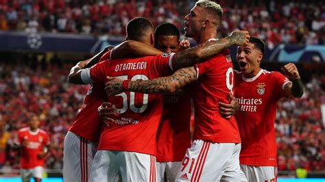 Champions League: Benfica cruise past Dynamo Kyiv to reach group stage ...