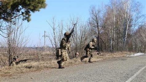 乌克兰军队将征召3.6万预备役人员_军事_国际军情_四月网
