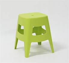 sgabelli bassi sgabello basso impilabile in polipropilene idfdesign sgabelli bassi sgabello basso impilabile in polipropilene idfdesign