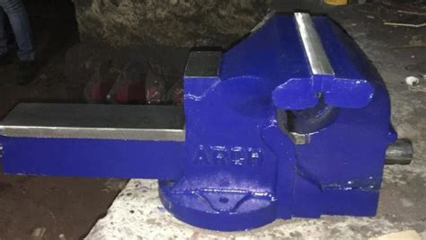 Vices - Milling Machine Vice Swivel Base Manufacturer from Mumbai