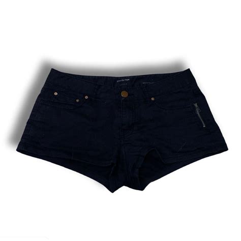 Black short shorts, Women's Fashion, Bottoms, Shorts on Carousell
