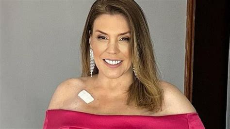 Na luta contra o câncer, Simony comemora evolução no tratamento: 'Feliz'