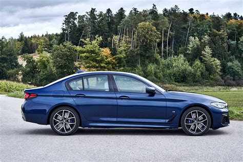 Die neue BMW 540i xDrive Limousine, Phytonicblau metallic (10/2020).