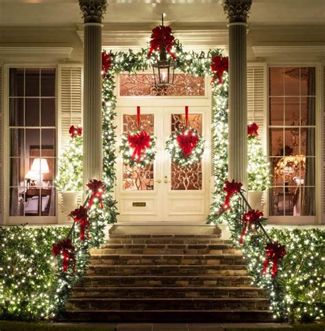 Front door lighting | Christmas Door and Window Lighting Decorating ...