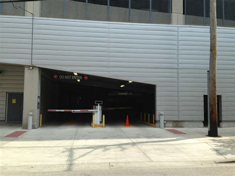 Black Hawk / Halsted - Parking in Chicago | ParkMe