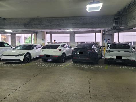 Huron Superior Parking Garage | Chicago, IL | EV Station