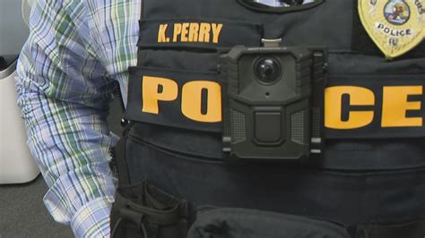 East St. Louis police rolls out new body cameras | ksdk.com
